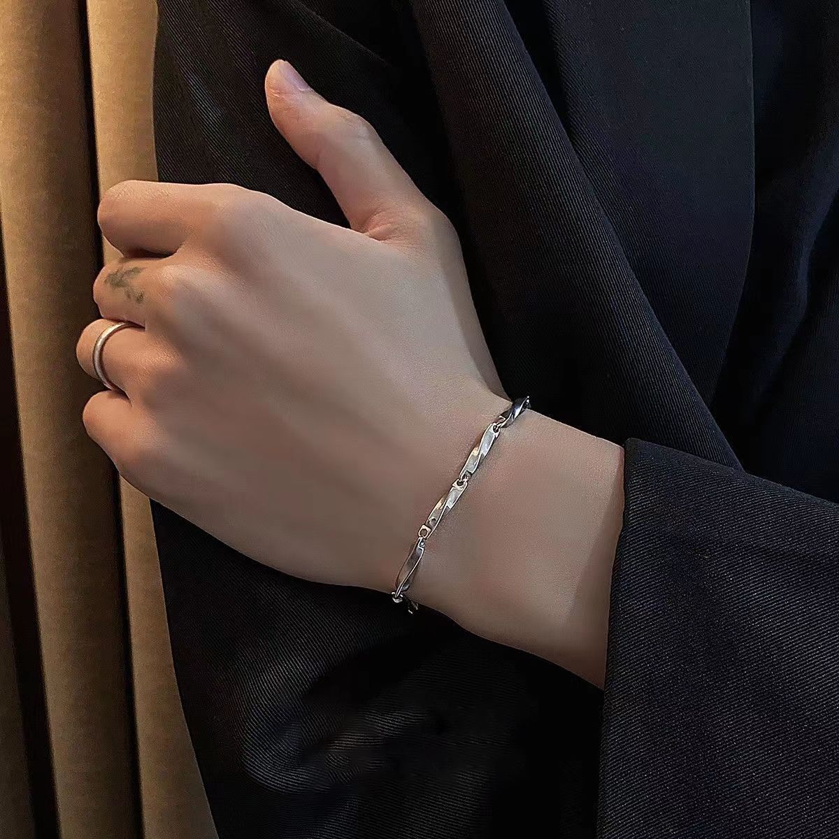 莫比乌斯钛钢手链男潮手串