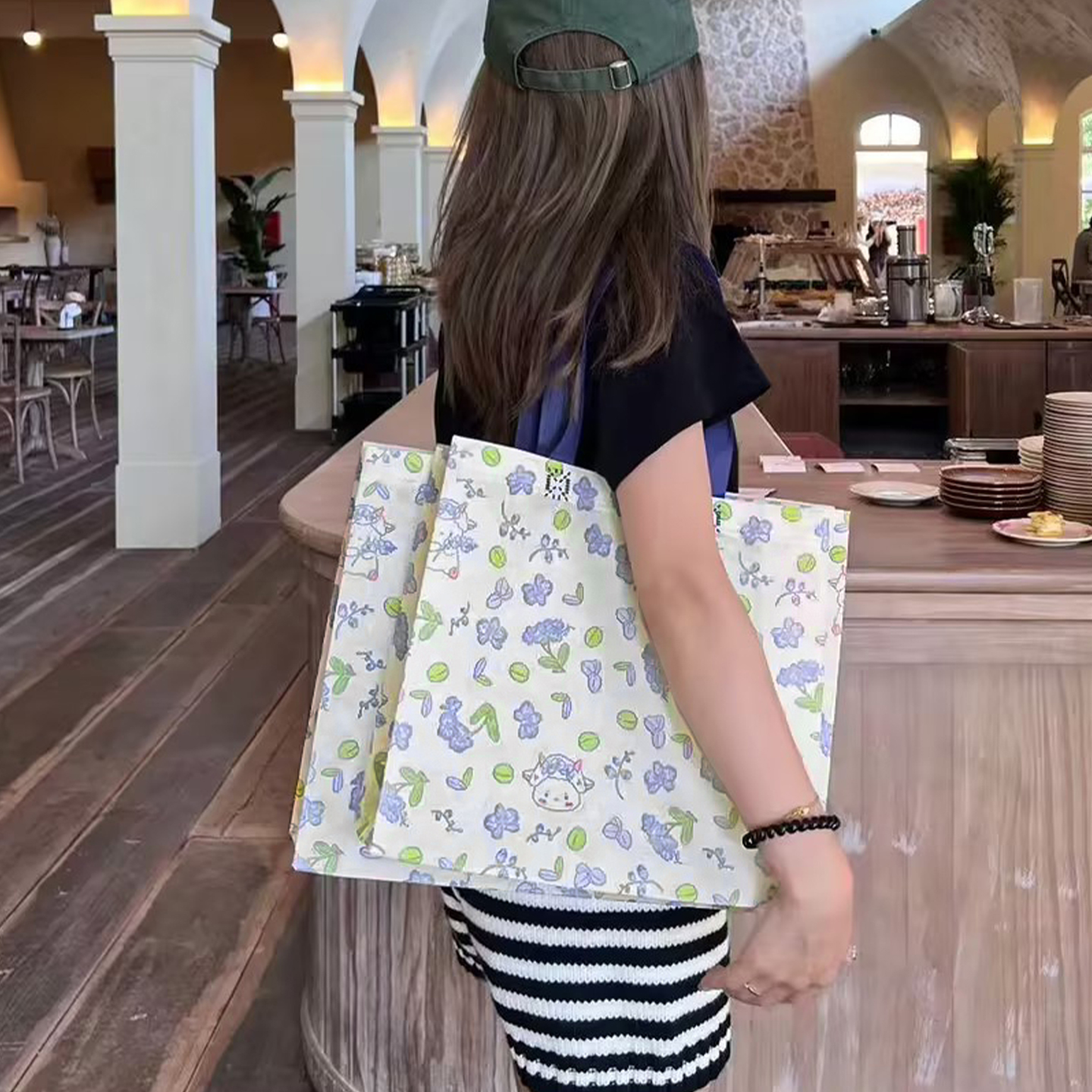 可爱服装店手提袋无纺布定制logo卡通衣服用购物礼品包装袋子定做