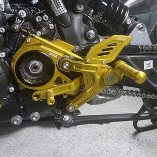 适用新款春风f800NK 升高脚踏改装件 竞技升高脚踏 可调节脚踏总