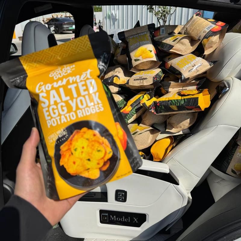 超感人!新加坡金鸭GoldenDuck奶油咸蛋黄薯片九层塔脆片追剧零食