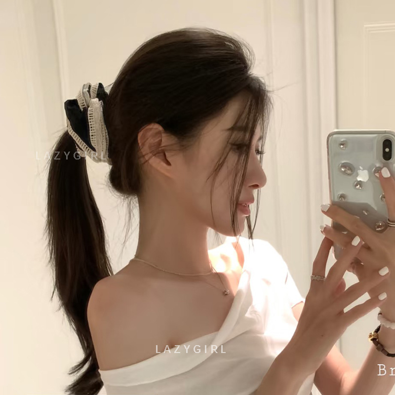 朵~穿搭感很足精致蕾丝发圈博主