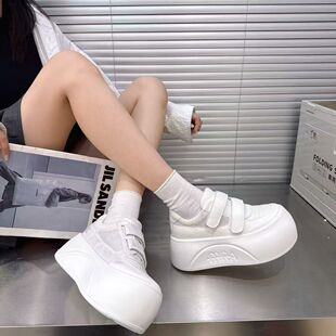 真皮厚底增高小白鞋女2026年新款爆款秋冬魔术贴休闲百搭chic鞋子