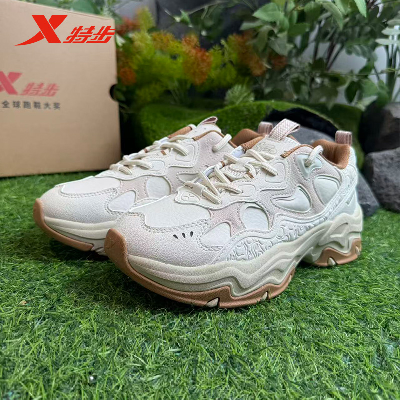 特步星野休闲鞋女子2025冬季新款潮流复古老爹休闲鞋975418320002