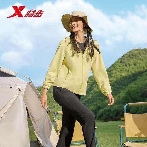 特步户外双层风衣女26年春季新品防泼水显瘦宽松连帽974128150036