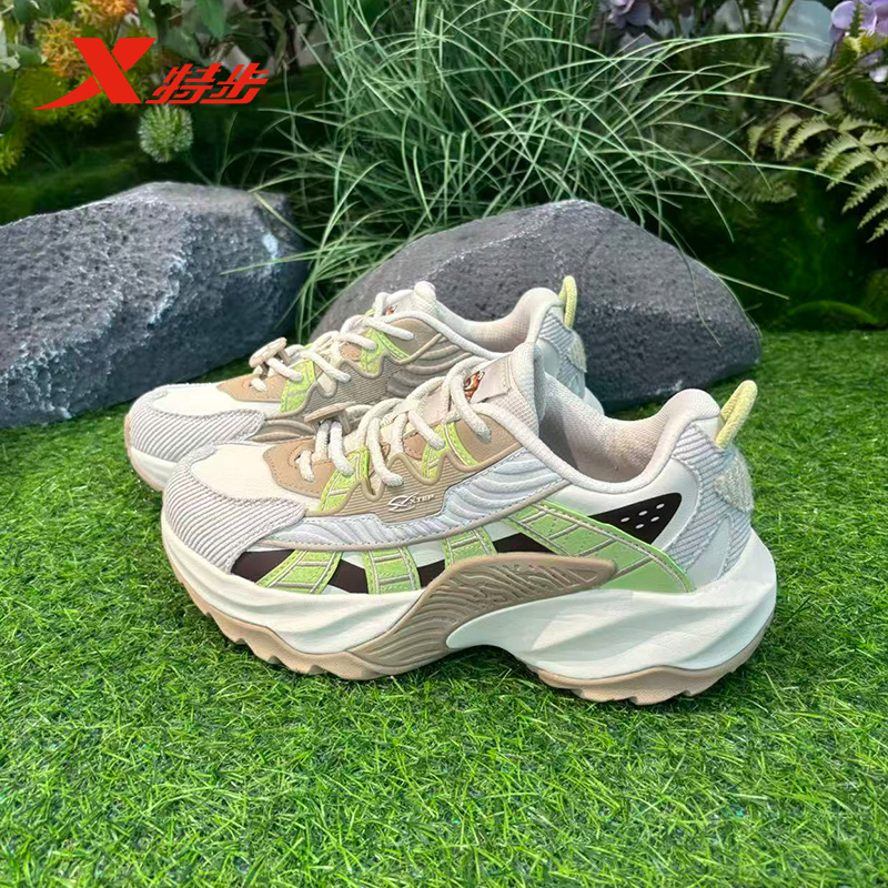 特步女百搭老爹运动休闲鞋