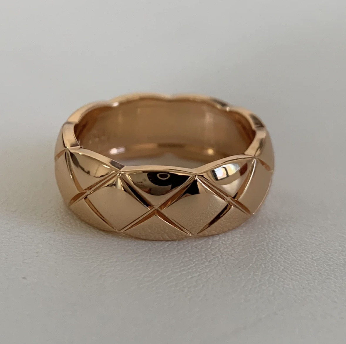 宽版菱格纹戒指 精工电镀18k金男女同款情侣戒指