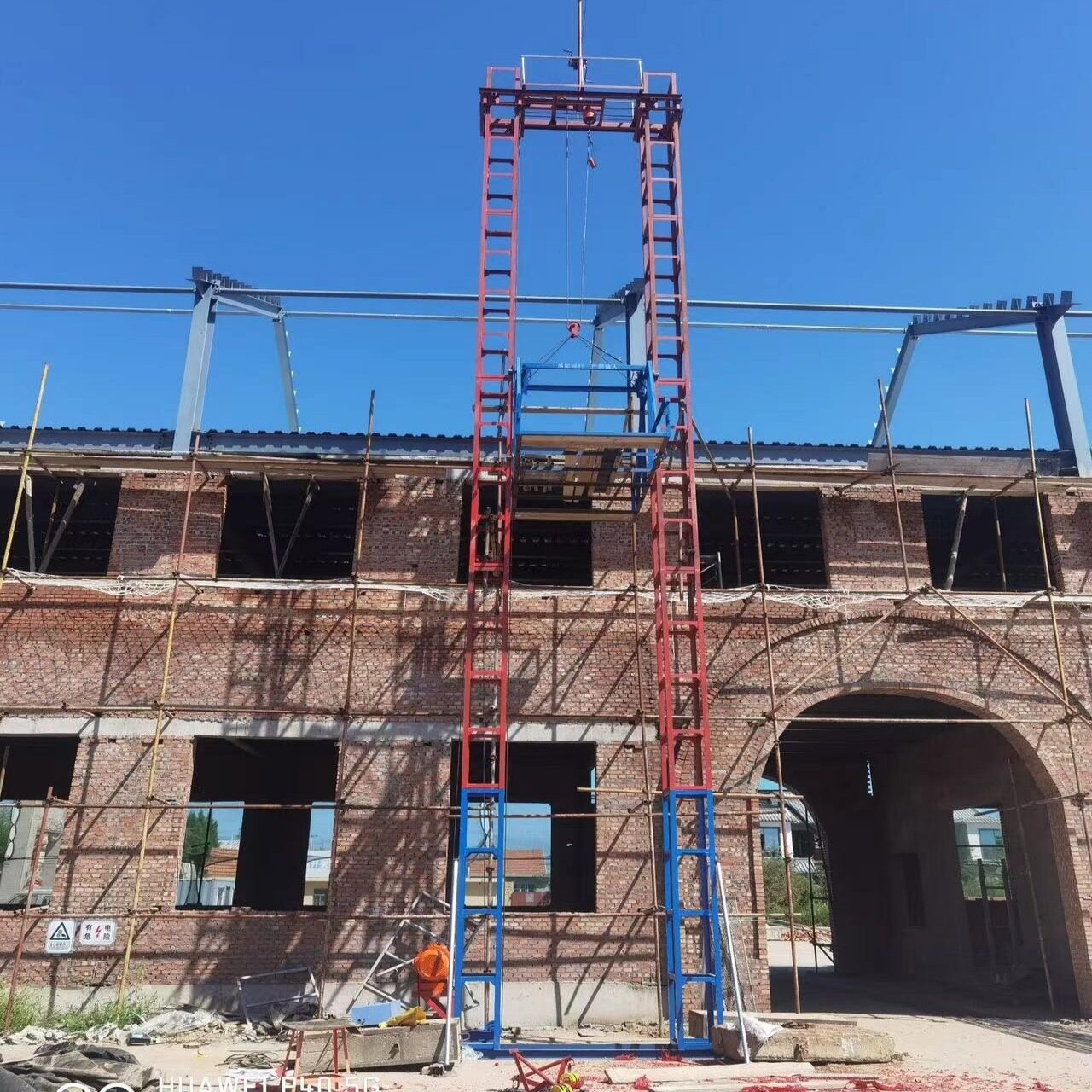 建筑用龙门架升降机 工程施工用龙门架提升机 工地上用的龙门架