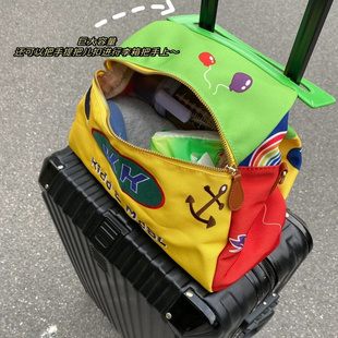 旅行海绵宝宝可爱化妆包包收纳女2025新款便携式大容量很OK斜挎包