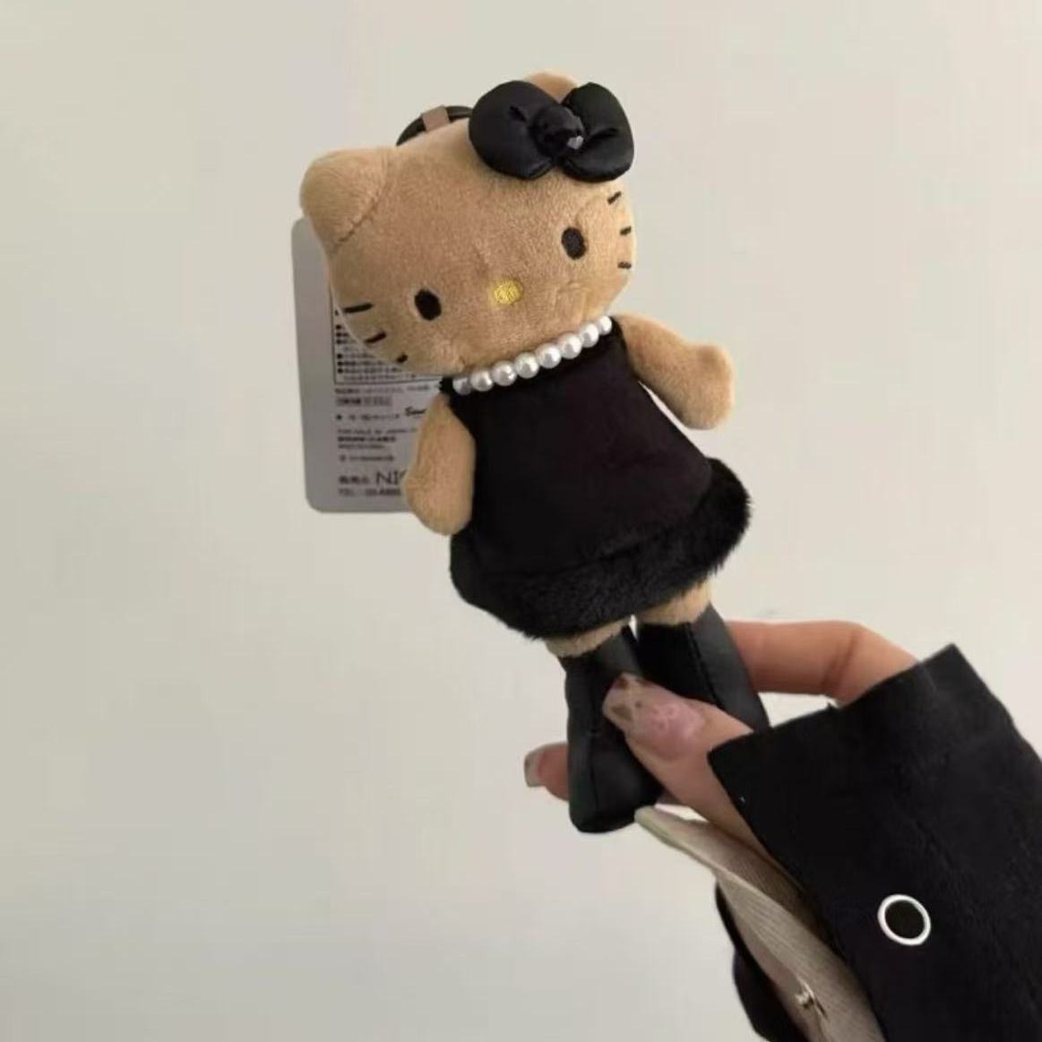 灰鹤现货 日本正版小香风包包挂件黑皮长腿哈喽kitty公仔  挂饰