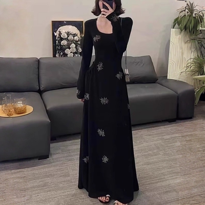 法式赫本风黑色U领长袖烫钻连衣裙女2025秋季新款高级感气质长裙