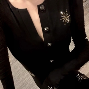 轻奢亮闪闪烫钻花朵黑色连衣裙女2025秋季欧货女人味气质包臀长裙