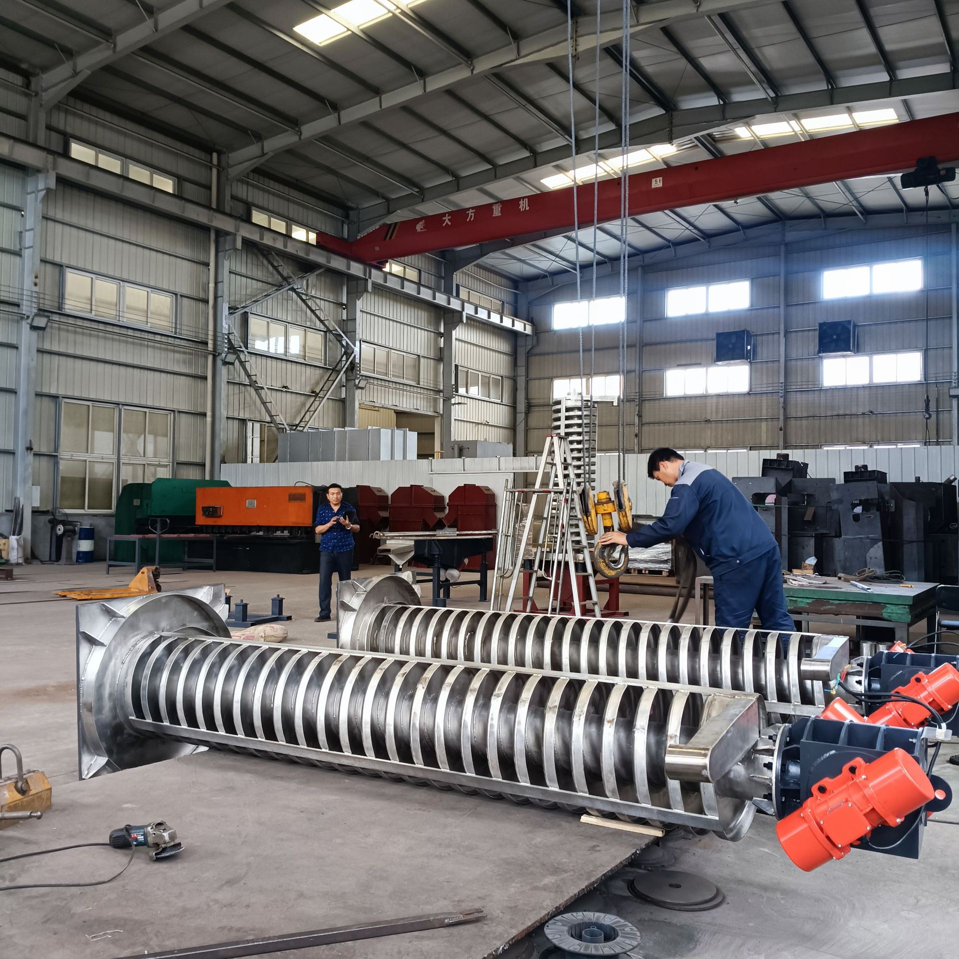 晟图垂直螺旋上料机 震动旋转式提升机  冷却振动提升机