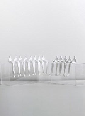 轻奢现代简约白色创意看书人像树脂摆件样板房客厅U桌面家居装饰