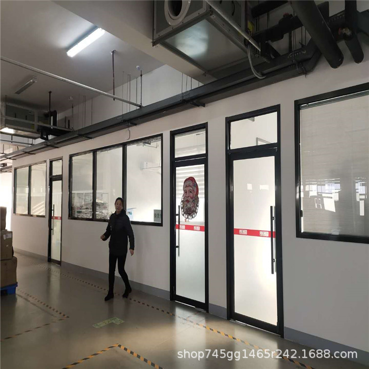 厂家直销山东青岛玻璃钢化厂制作安装办公隔断浴室双玻百叶屏风