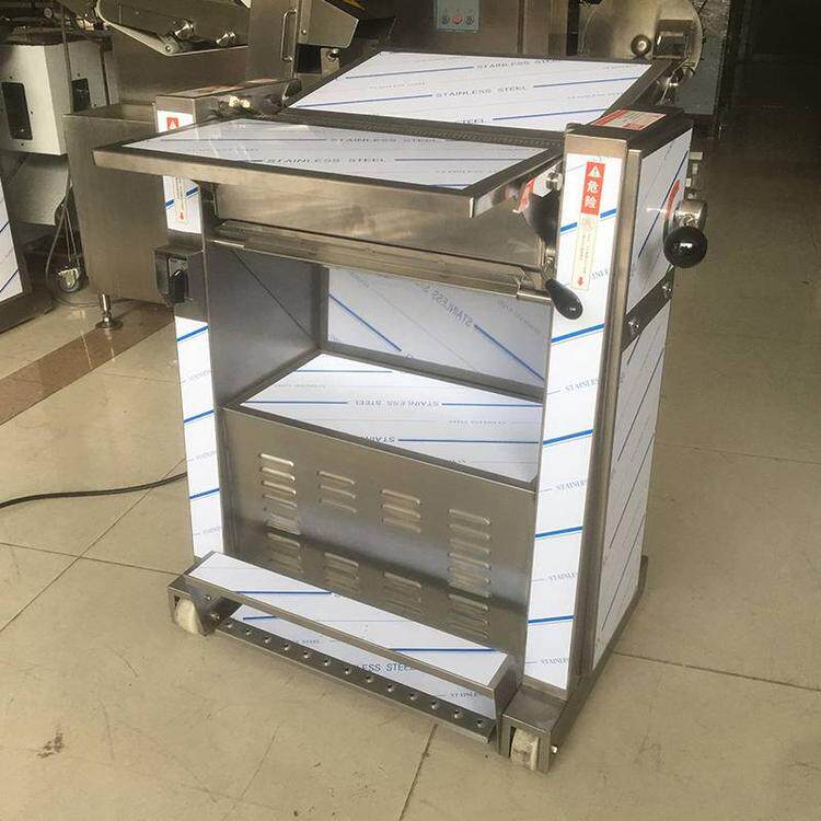 厂家直销猪肉去皮机方便快捷特性： 全机采用高ji不锈钢制造，