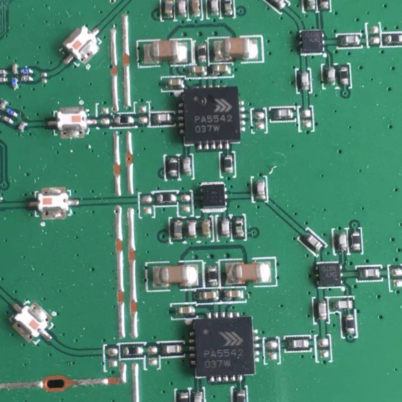 RFPA5542TR13 丝印PA5542 封装QFN20 射频放大器芯片
