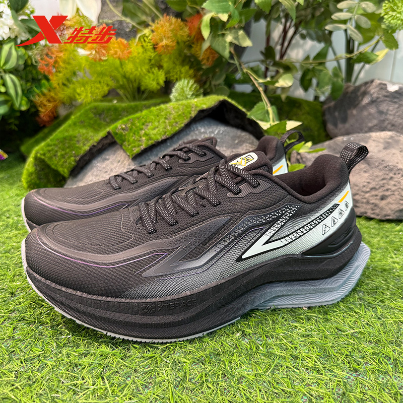 特步风火29代网面软底跑鞋