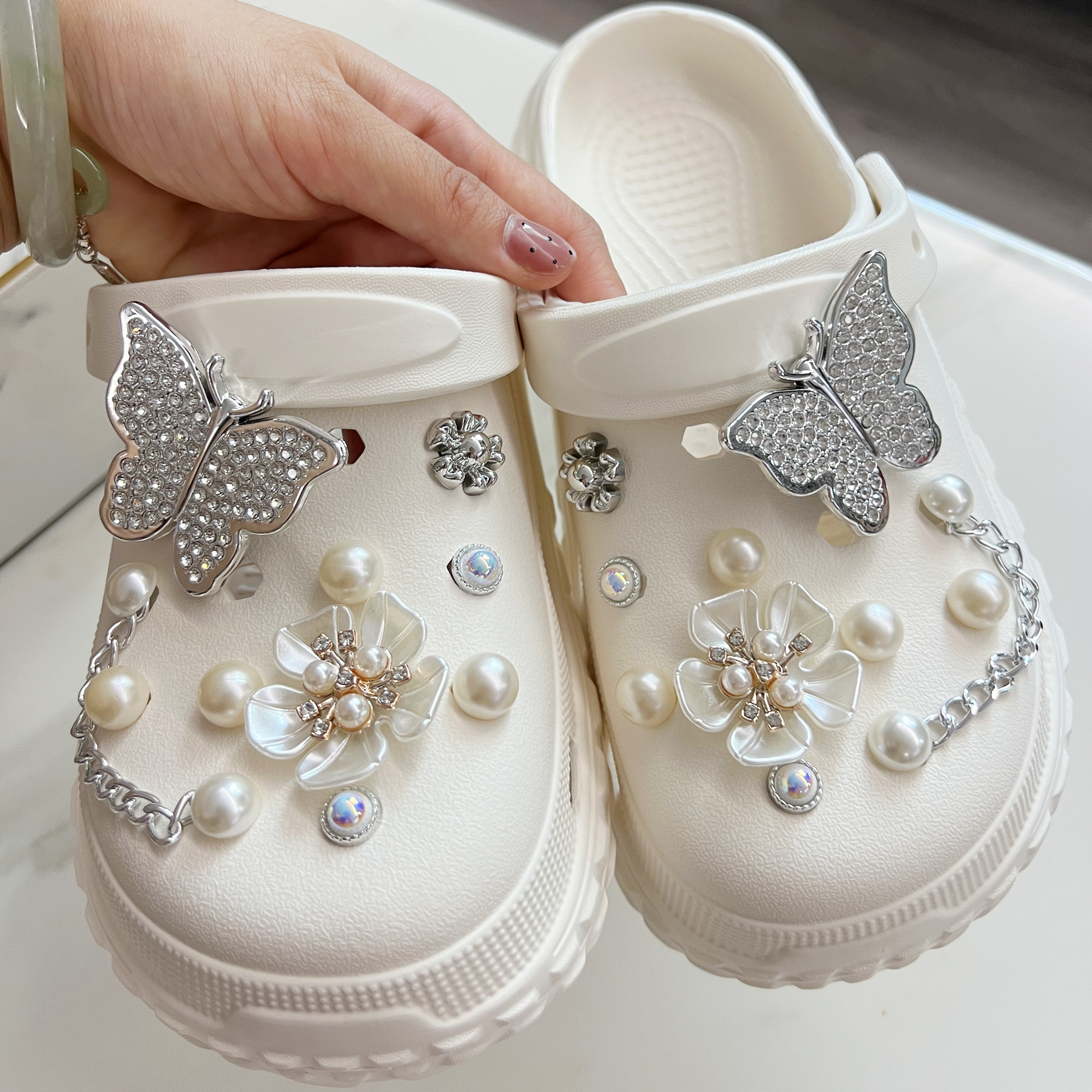 洞洞鞋配饰高级感鞋扣小香风蝴蝶装饰适配crocs鞋花钻扣山茶花女