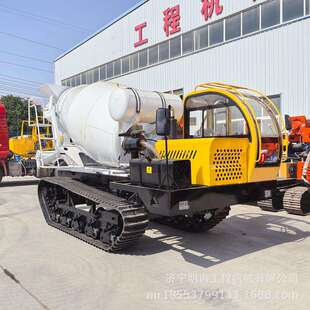 光伏工程建设浇筑混凝土搅拌罐车履带式爬山虎水泥搅拌车容积3方