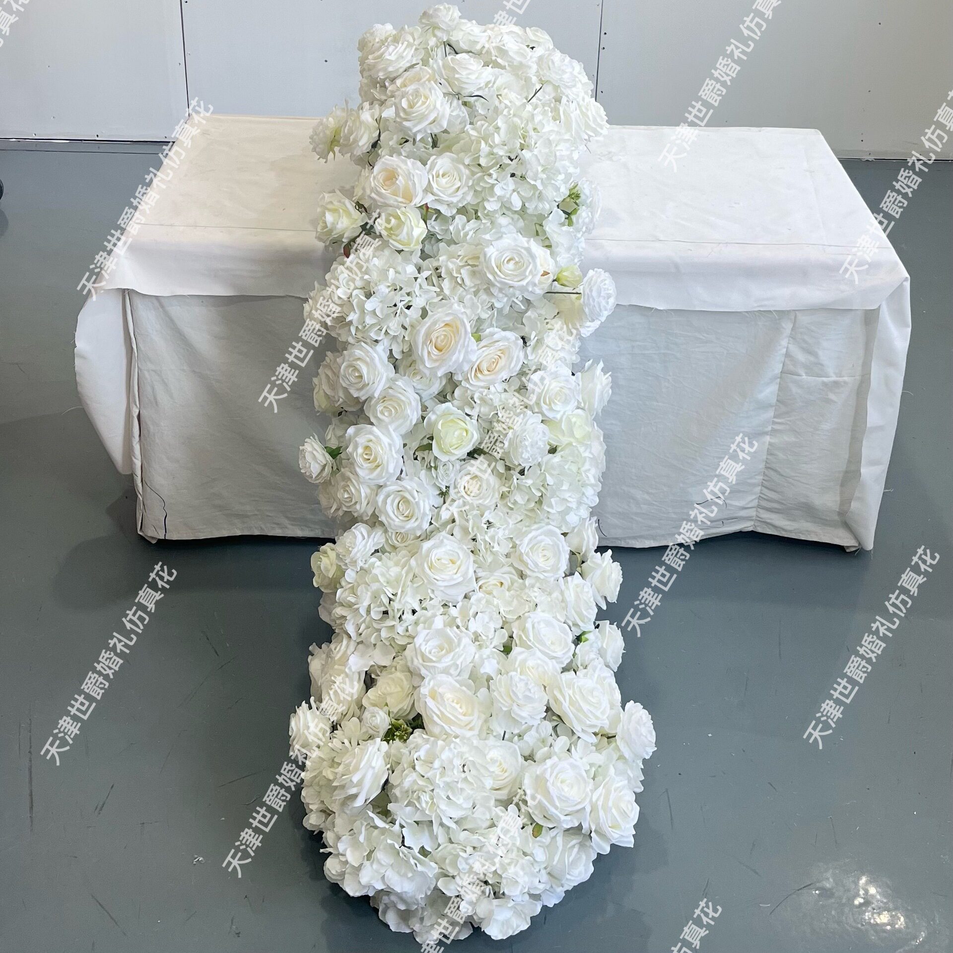 跨境婚礼装饰舞台背景长排仿真花餐厅长桌橱窗布置花球