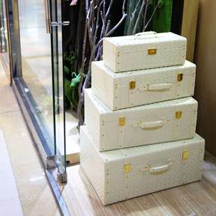 简约米色样板房装饰手提箱衣帽间收纳储物箱现代软装别墅卖场摆件