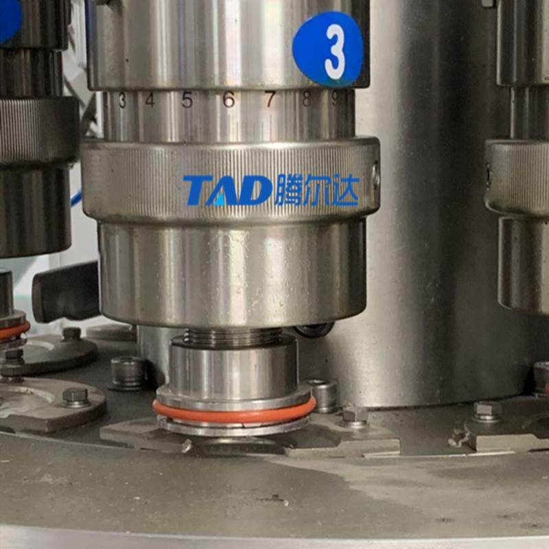 热销灌装机旋盖头拧盖头压盖头通用小旋盖头饮料机械配件