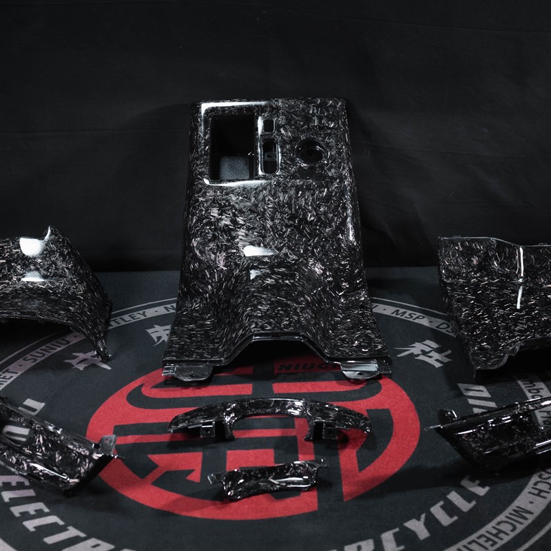 小牛电动车N1S/NQI改装v锻造碎碳碳纤维内壳PP件脚踏板护腿板黑件