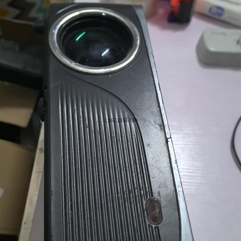 有一台赛科X1投影仪带安卓系统的,非常高清,亮度也Z可以,裸机