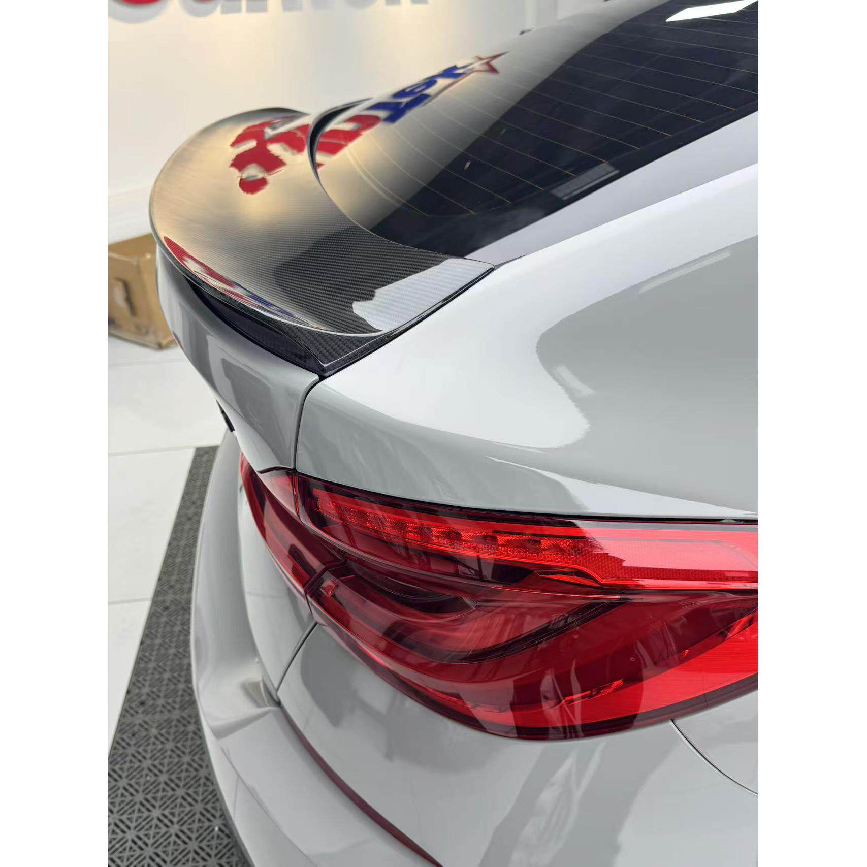 宝马6系GT碳纤全覆盖尾翼 干碳刀锋尾翼