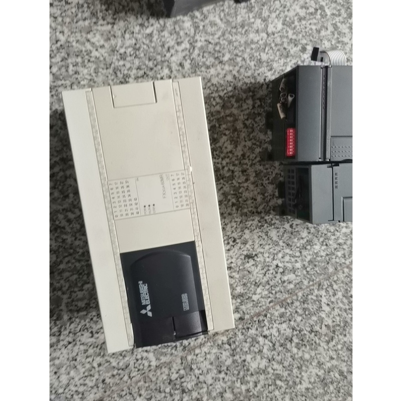 议价三菱PLCFX3GA-60MR-CM拆机功能正常实物图