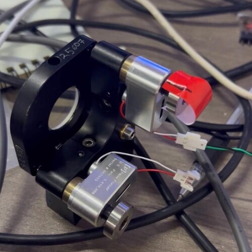 议价议价new focus 压电镜架,picimotor,白色真空版