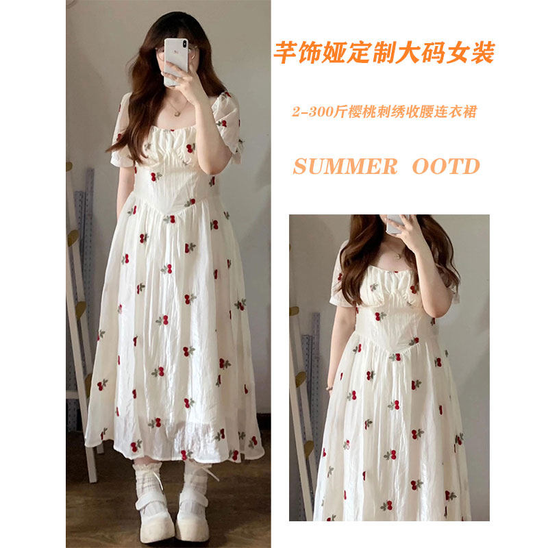 300斤大码女装设计感刺绣连衣裙