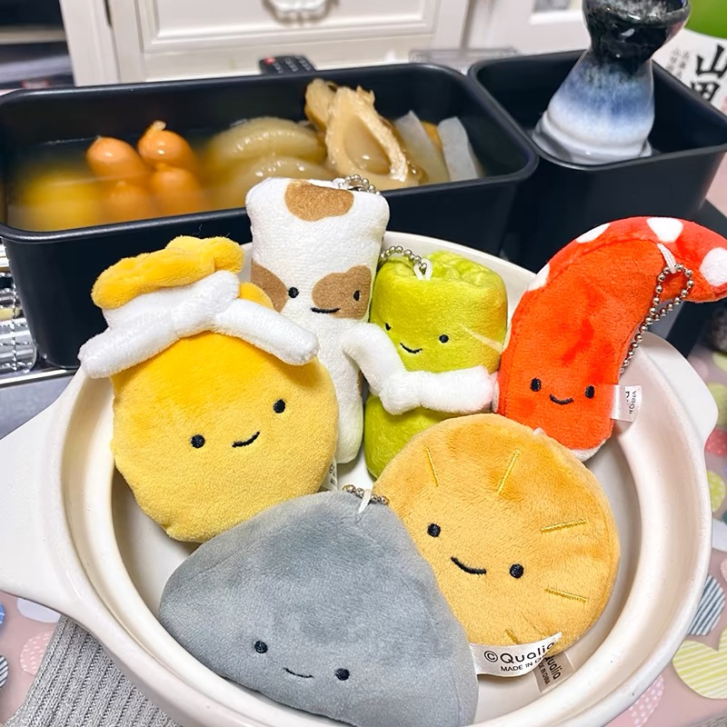 预售#正版qualia关东煮毛绒扭蛋可爱豆豆眼鱿鱼须挂件包挂饰食物