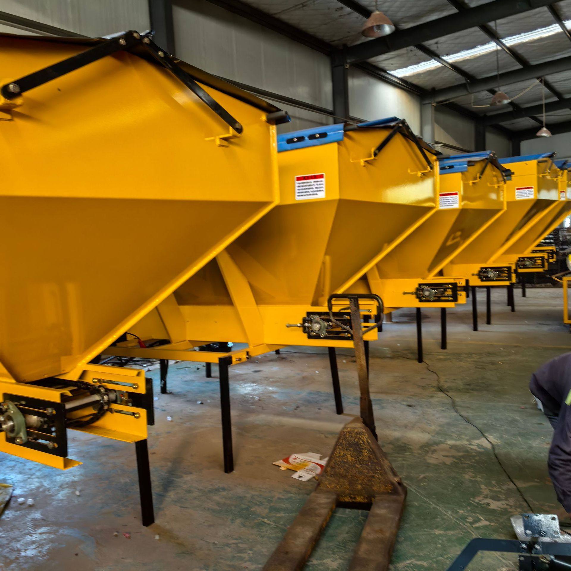 道路积雪  路面清理融雪撒盐机械  整机遥控操作  简单方便小巧,电子元器件市场,电线扎带/束线带,淘宝优惠券,粉丝福利购,淘宝优惠卷