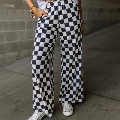 Leisurely striped wide-leg pants        休闲格子印花阔腿长裤