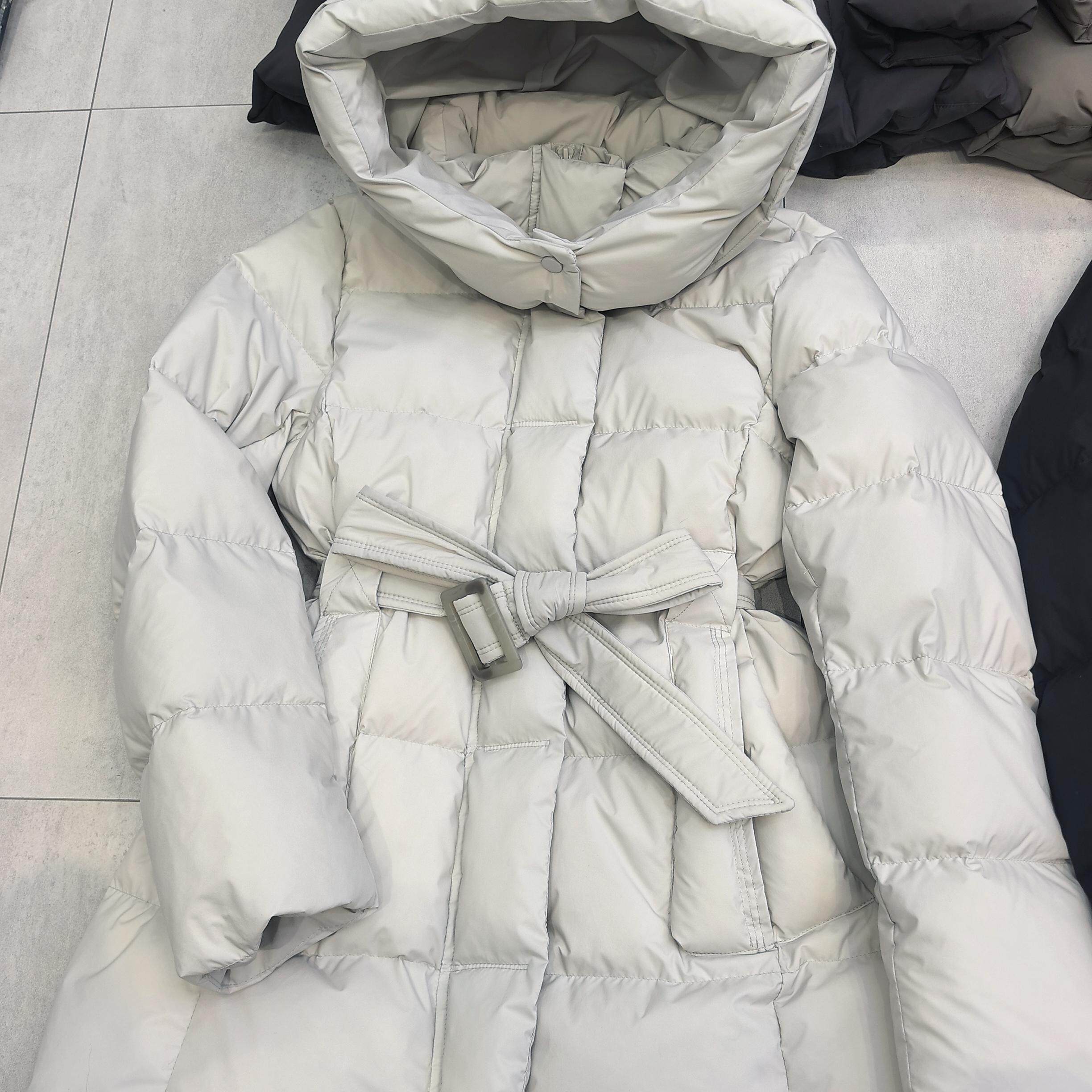 乐欣羽绒-收腰女中长款连帽加厚气质保暖羽绒服外套(配腰带)2638