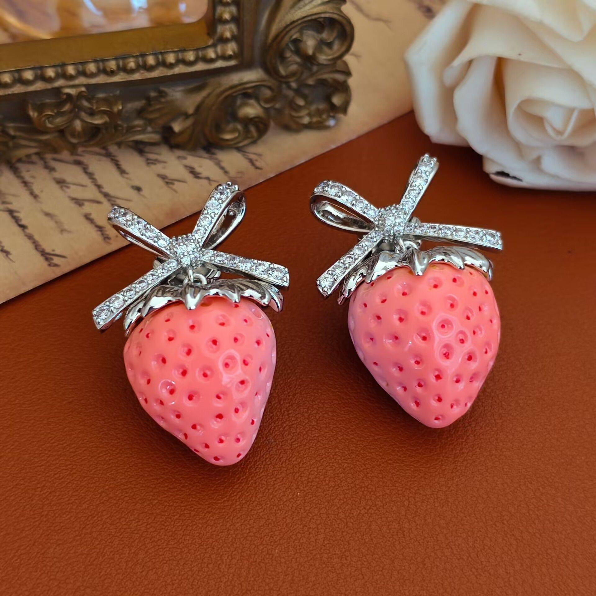 新款时尚甜美大号草莓耳环女小众设计时尚轻奢高级感耳环项链套装,饰品/流行首饰/时尚饰品新,银饰吊坠,淘宝优惠券,粉丝福利购,淘宝优惠卷