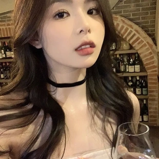 经典黑色丝绒choker项圈简约小众短款项链颈带可叠戴锁骨链男女款