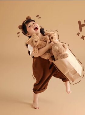 童装儿童牛仔背带裤男女宝宝咖啡色摄影萌宝文艺特色洋气休闲裤子