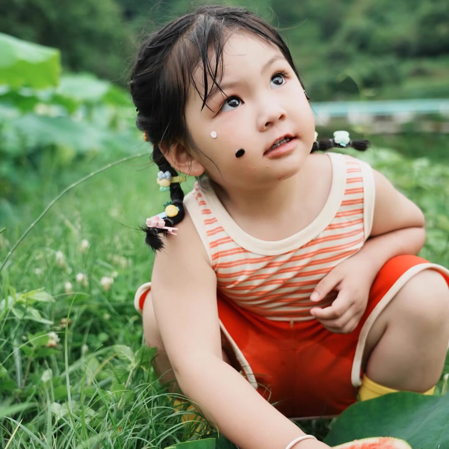 摄影服装拍照女童新款男童无袖麦田清凉一夏夏装儿童上衣条纹童装图片
