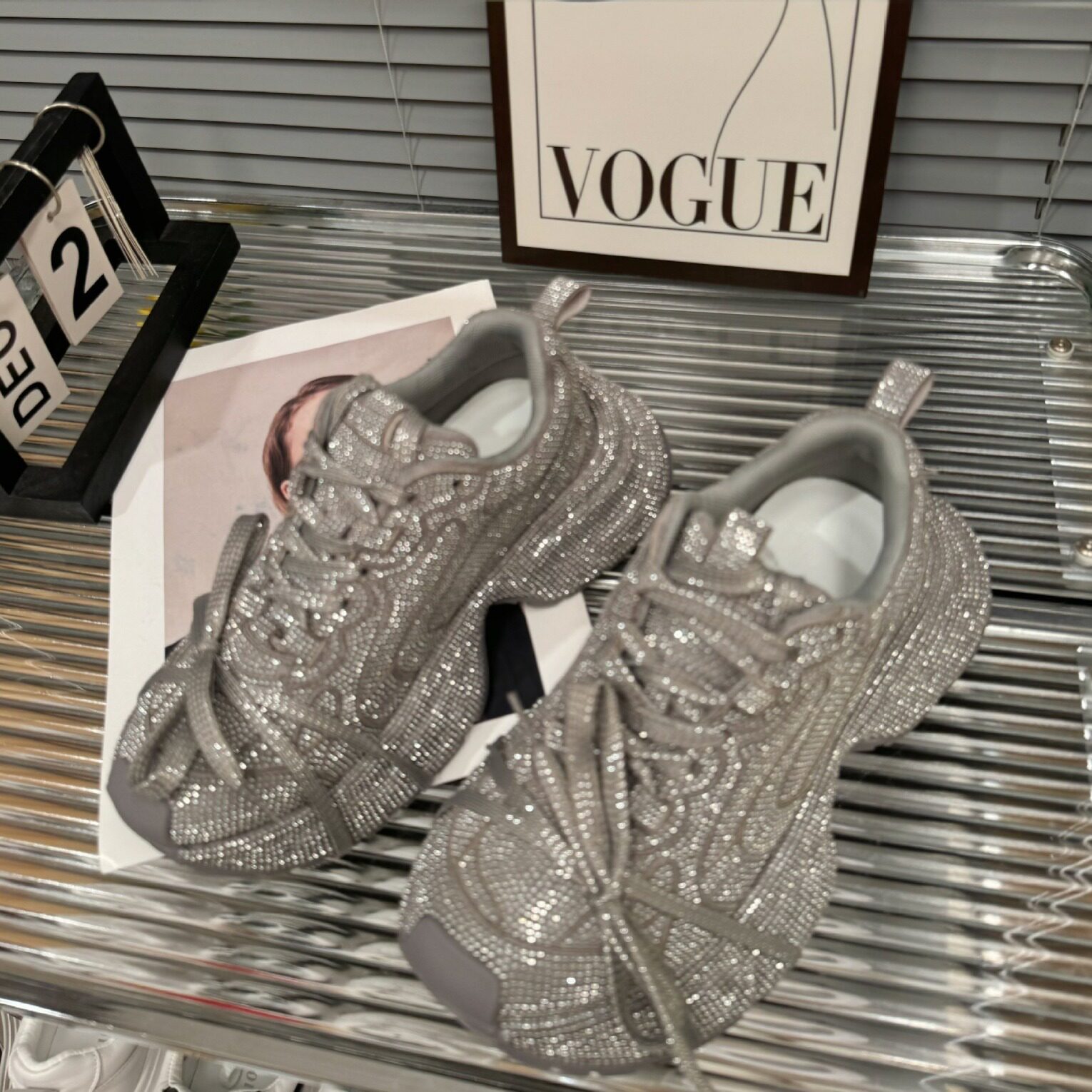 狄尔斯满天星水钻厚底炸街款绑带老爹鞋女2025新款ins潮款灰色