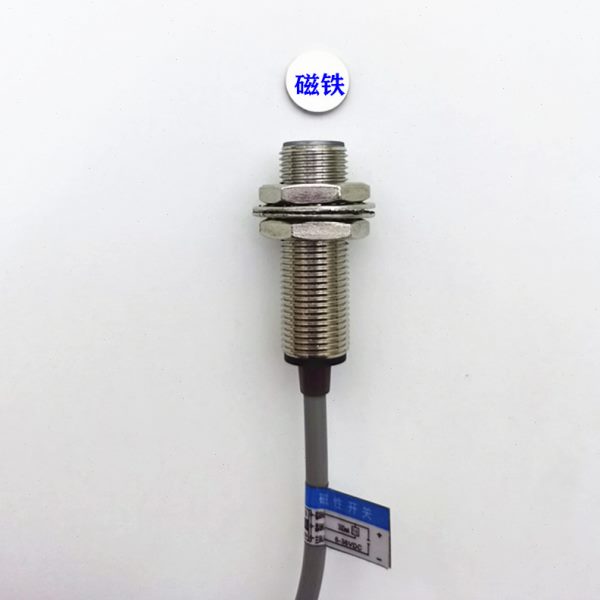 M12霍尔式传感器NJK-5002C直流三线NPN常开5~36V磁铁磁性接近开关