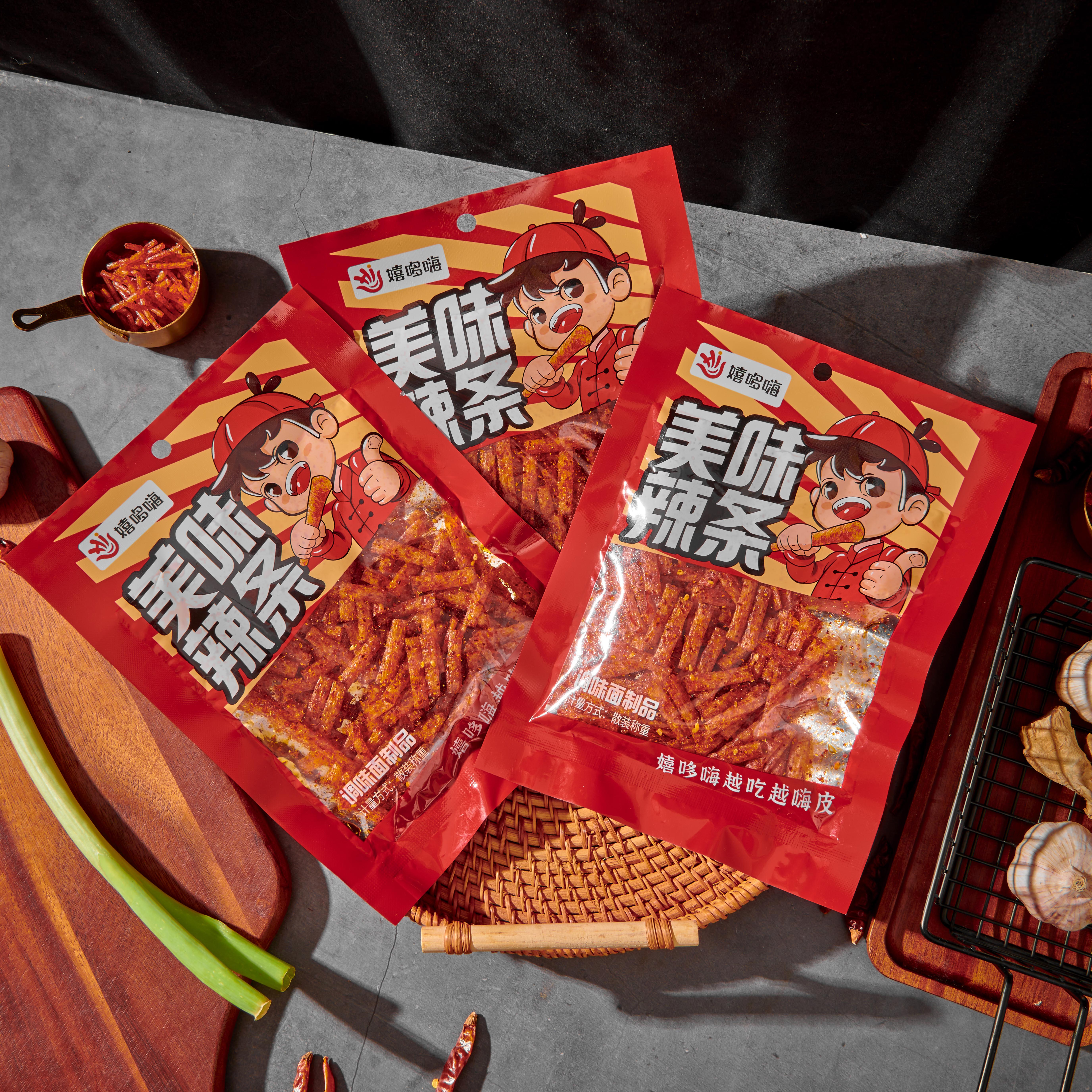 嬉哆嗨辣条网红爆款小零食儿时经典麻辣面筋辣片解馋办公休闲小吃