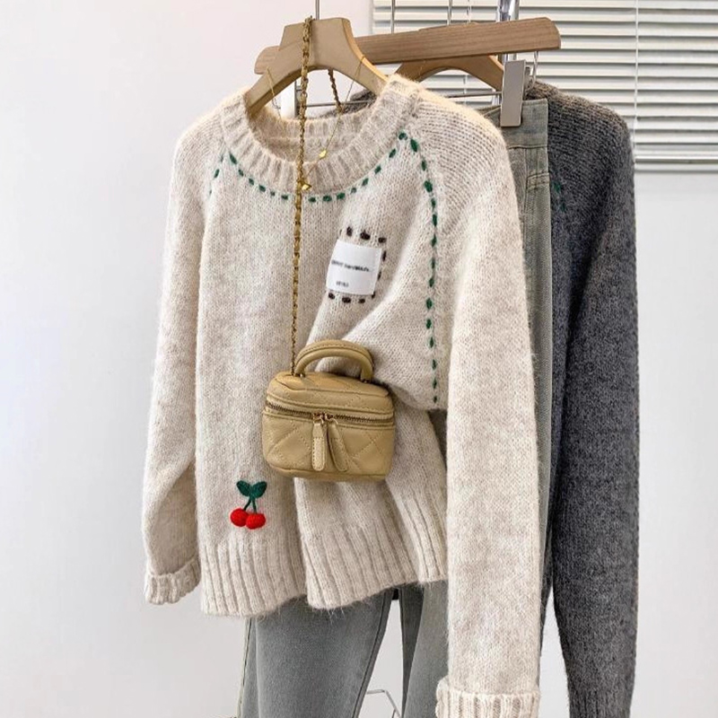 樱桃装饰线条撞色长袖圆领毛衣