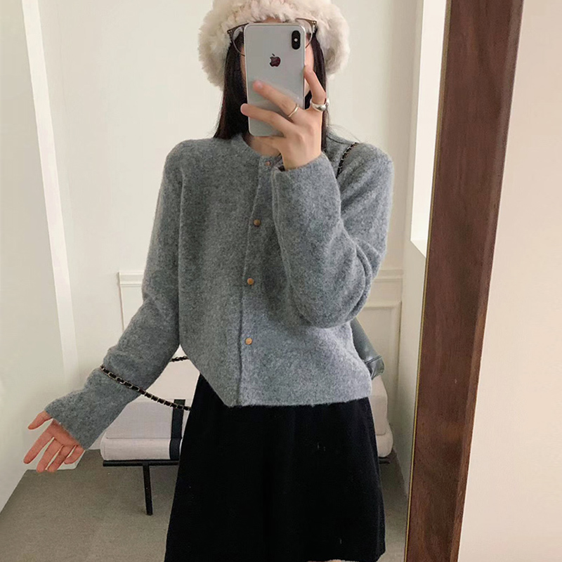 灰色针织开衫女小众设计感