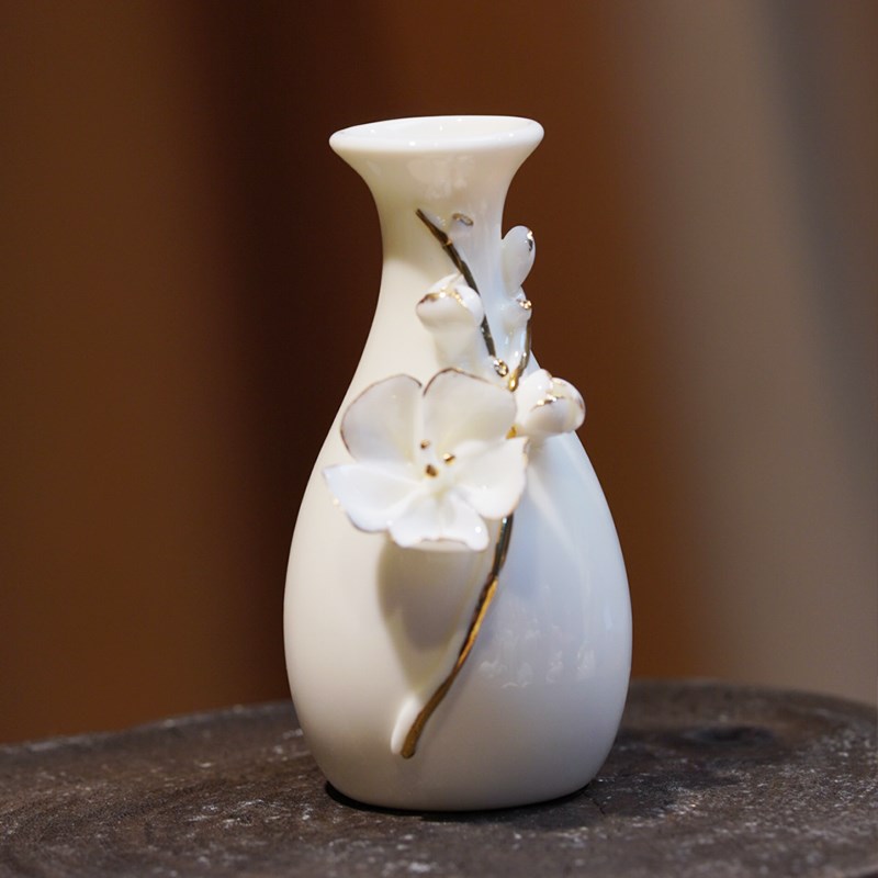 陶瓷梅花瓶手g捏花净瓶观音瓶白色梅花描金陶瓷花瓶花器居家瓷摆