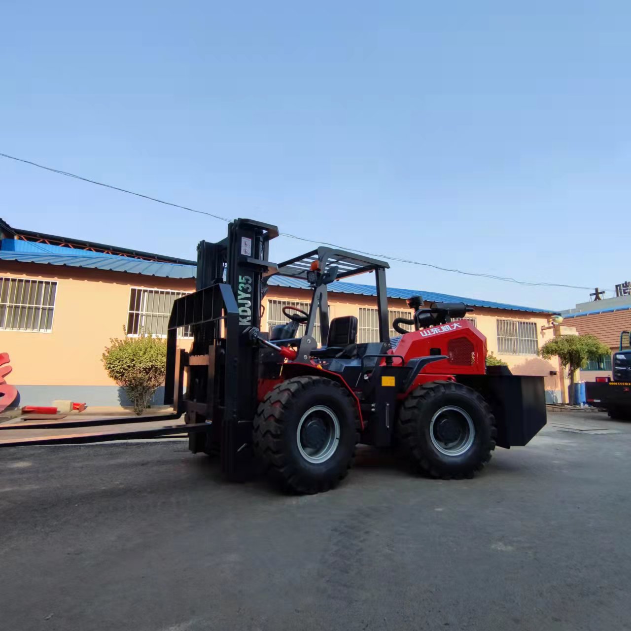 仓库工地托盘液压搬运车多功能铲柴油内燃式装卸车液压升降叉车一