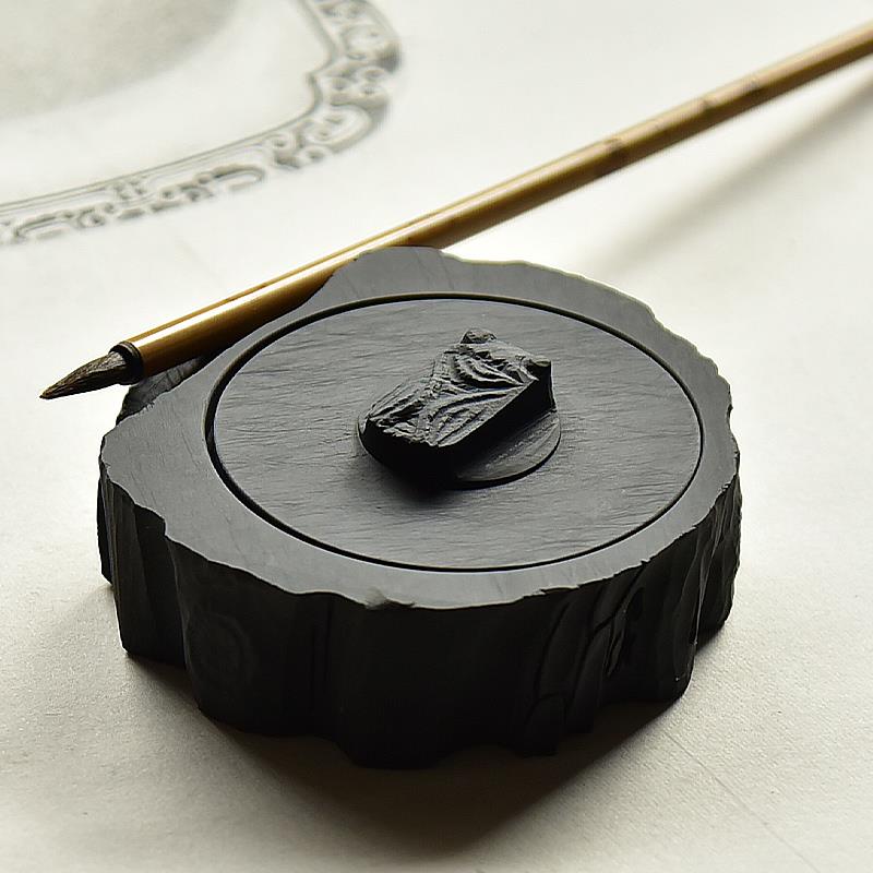 多功能精巧砚台——树桩砚台，可作笔用。砚台采用天然原石制成，