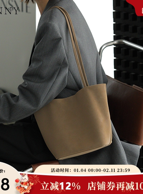 【新年礼物】Oinny通勤复古慵懒感高级气质牛皮菜篮子女包5843