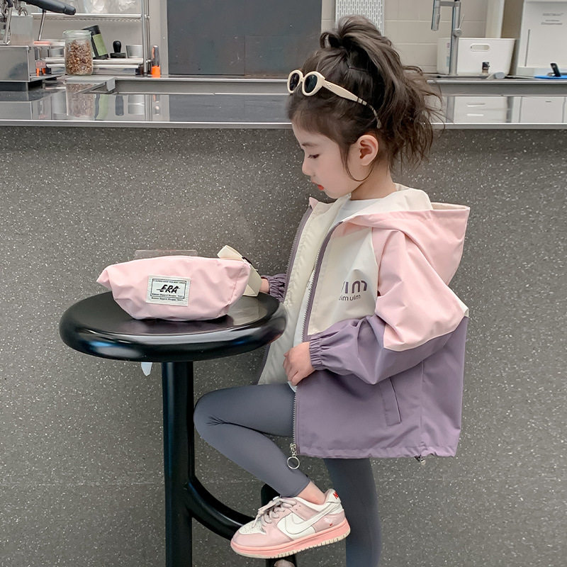 女童外套春秋款2026新款洋气女孩春季上衣儿童春装拼色连帽冲锋衣